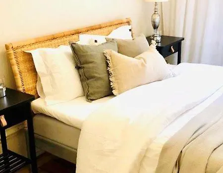 Brass Cloak Hotel Къща за гости *